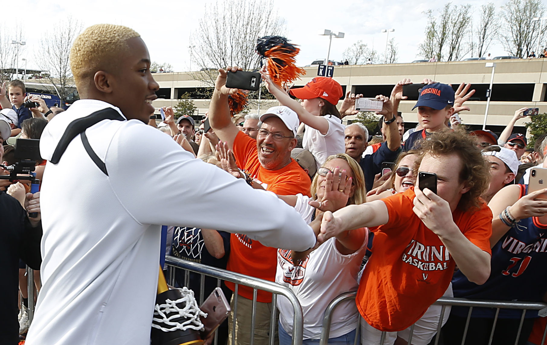 Virginia Cavaliers return to Charlottesville